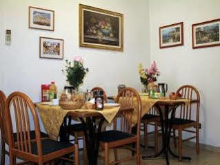 Emanuela Guest House Rome Exterior photo